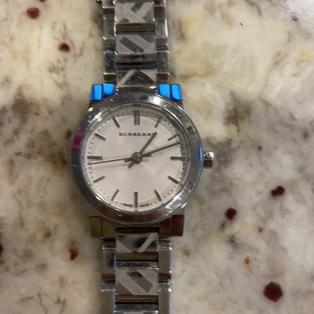 Burberry silver watch. - Picture 2 of 4